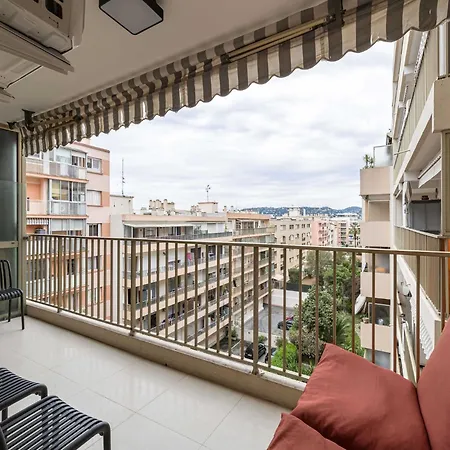 Renovated Flat 250m From The - Town Centre - 2br 6p Apartment Antibes
