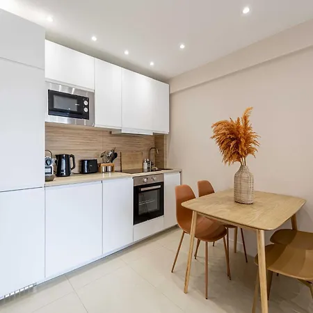 Renovated Flat 250m From The - Town Centre - 2br 6p Apartment