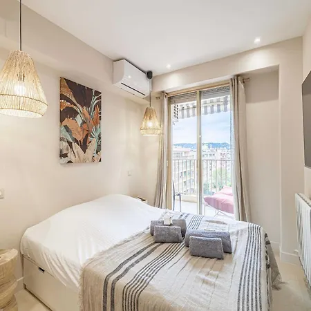 Renovated Flat 250m From The - Town Centre - 2br 6p Apartment *