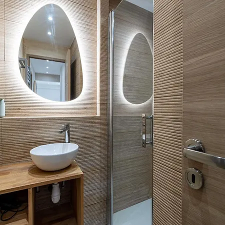 Apartment Renovated Flat 250m From The - Town Centre - 2br 6p *