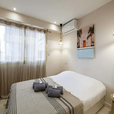 Renovated Flat 250m From The - Town Centre - 2br 6p Apartment Antibes