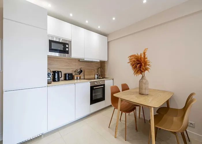 Renovated Flat 250m From The - Town Centre - 2br 6p Apartment