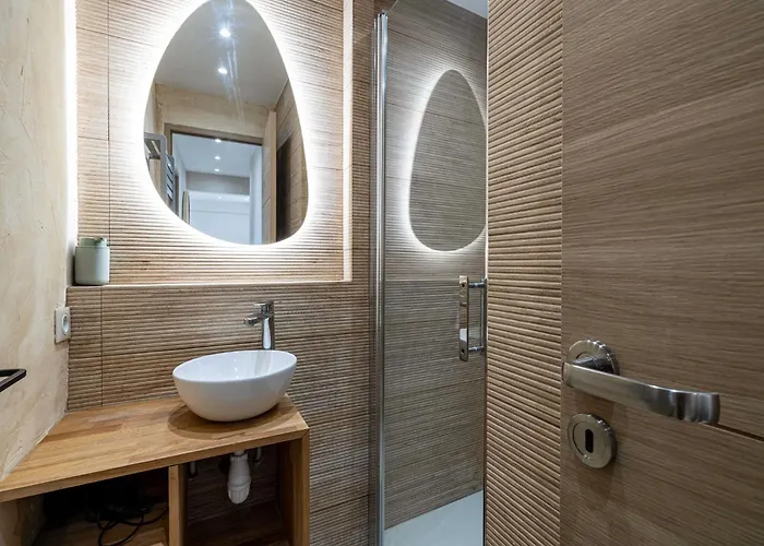 Apartment Renovated Flat 250m From The - Town Centre - 2br 6p *