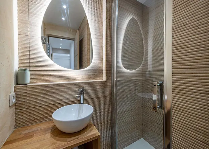 Renovated Flat 250m From The - Town Centre - 2br 6p Apartment