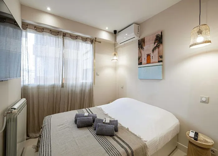 Renovated Flat 250m From The - Town Centre - 2br 6p Apartment Antibes