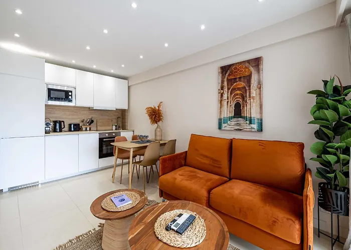 Renovated Flat 250m From The - Town Centre - 2br 6p Apartment *