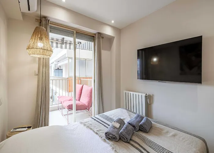 Apartment Renovated Flat 250m From The - Town Centre - 2br 6p Antibes